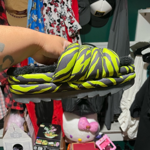 UGG zebra print platforms - Picture 4 of 4